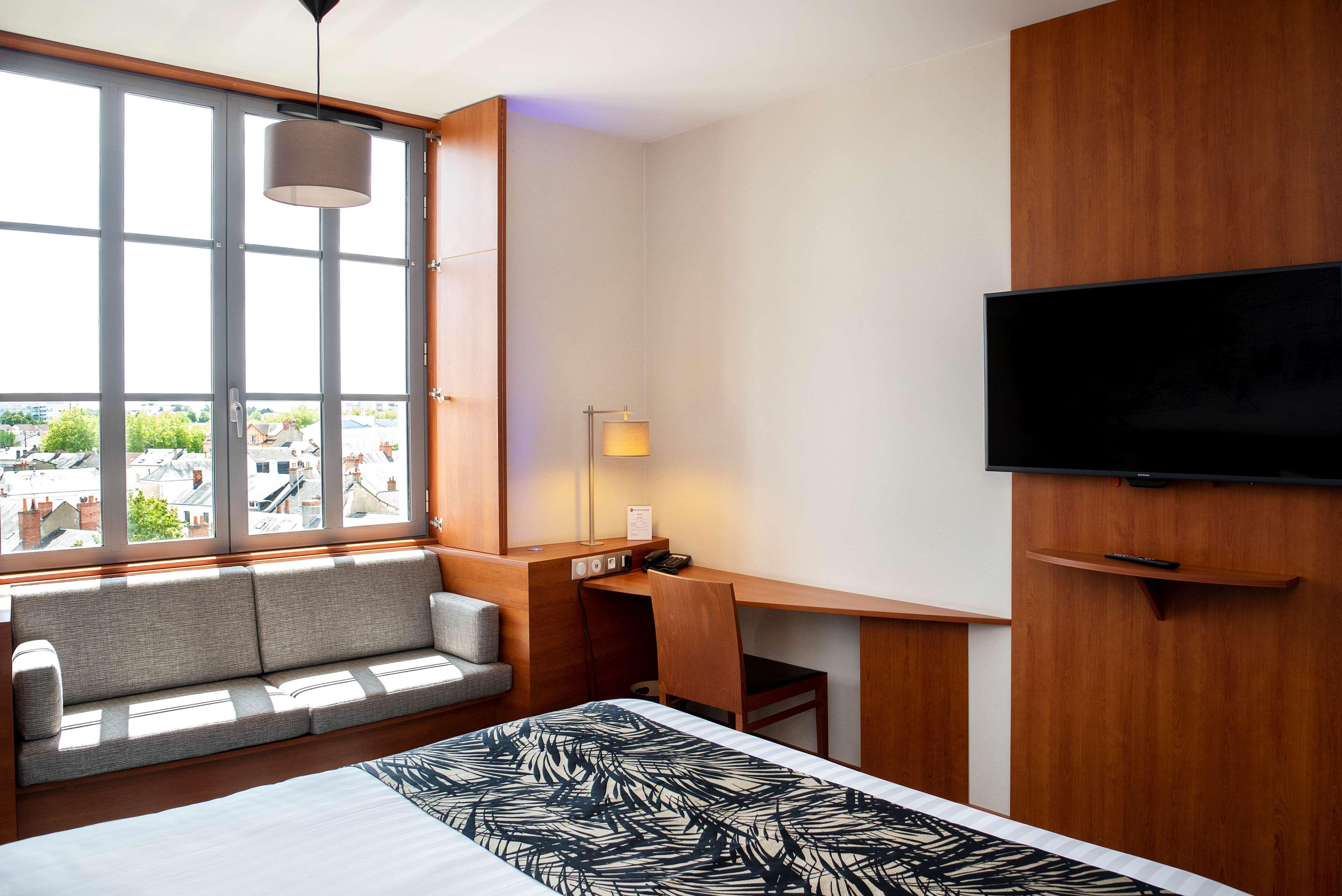 Best Western Plus Hotel Colbert Châteauroux Exteriör bild