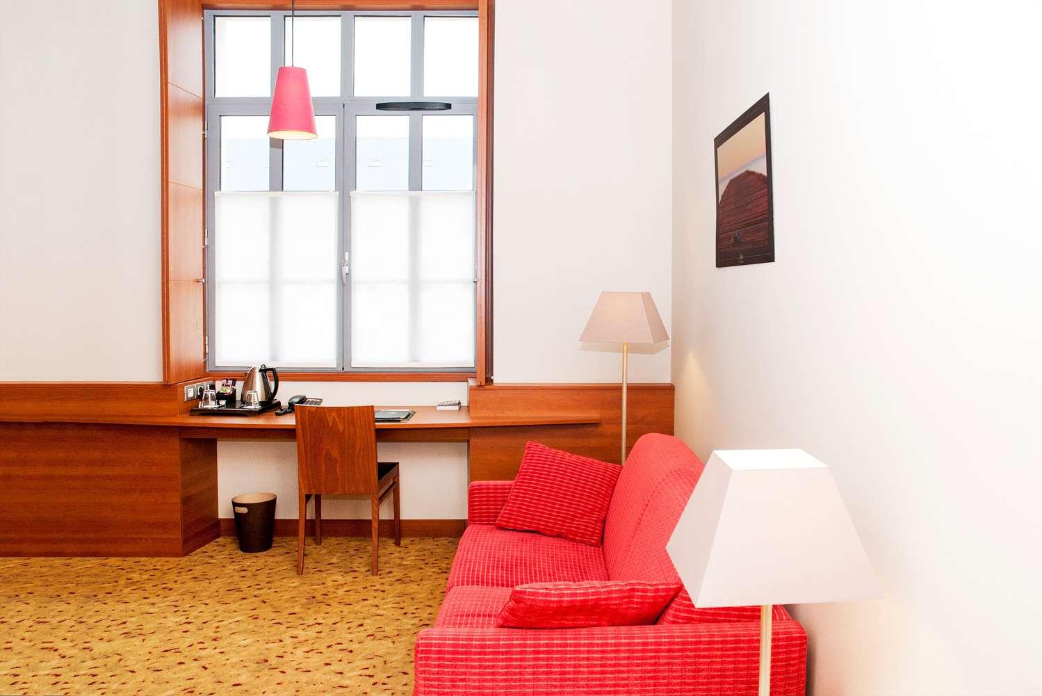 Best Western Plus Hotel Colbert Châteauroux Exteriör bild